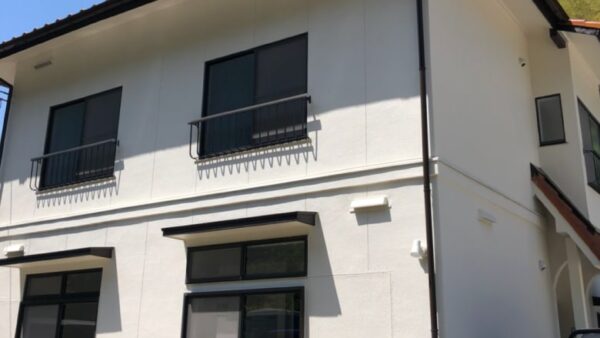 岩国市、築40年のお宅の外壁塗装を行いました。